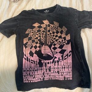 Hollister graphic tee